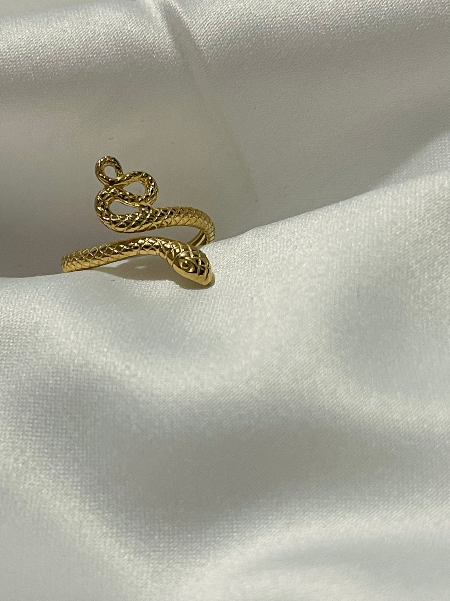 9k solid gold Snake shape ring