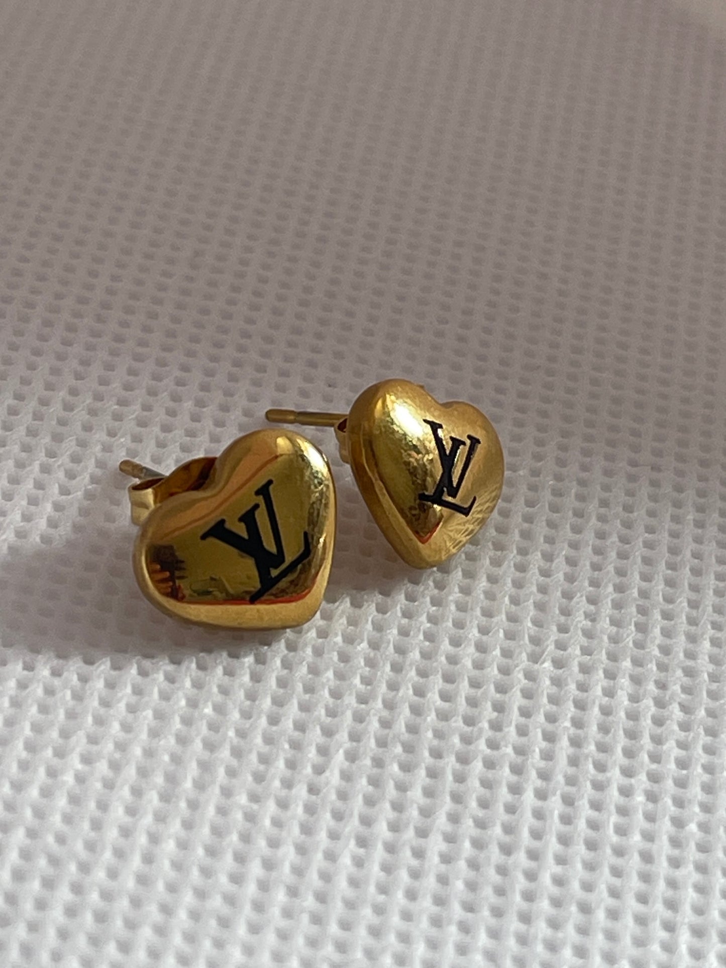 Lowee love heart studs sale
