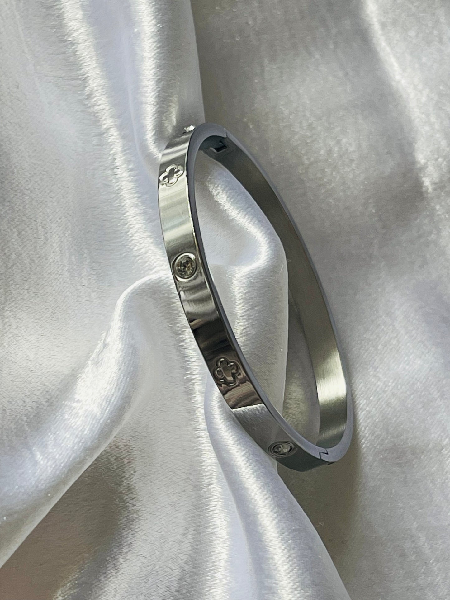 Flower CZ stone bangle