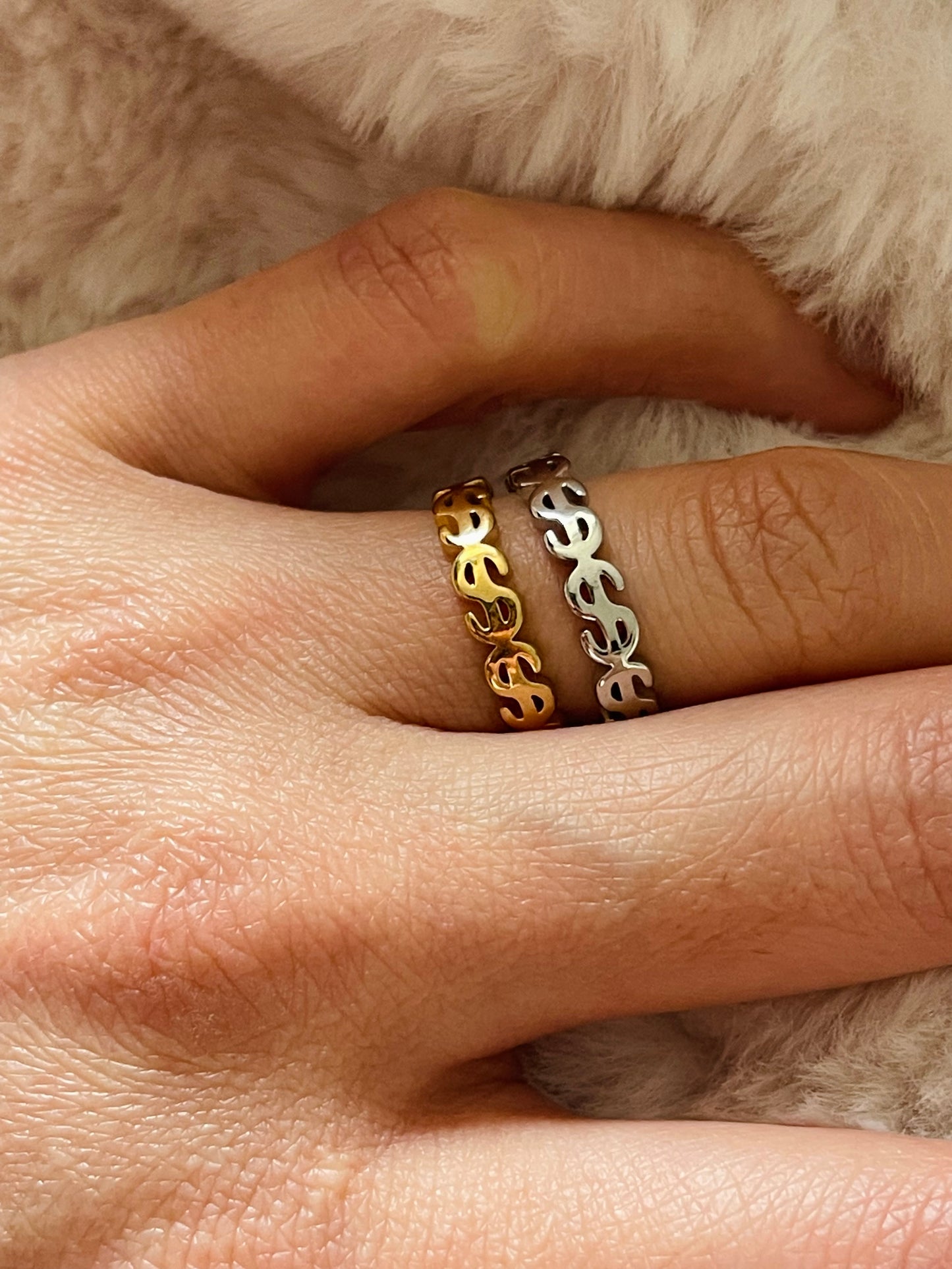 Dollar ring