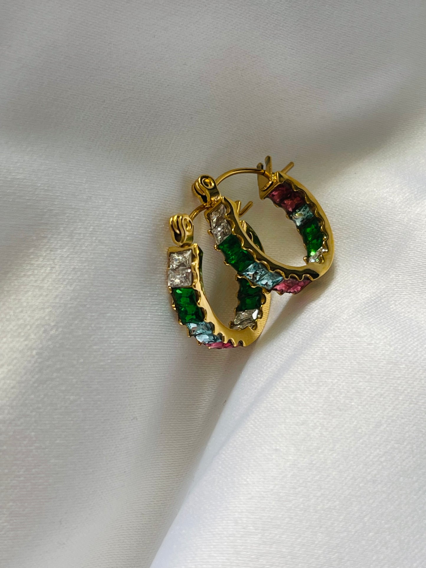 Multicoloured mini hoops