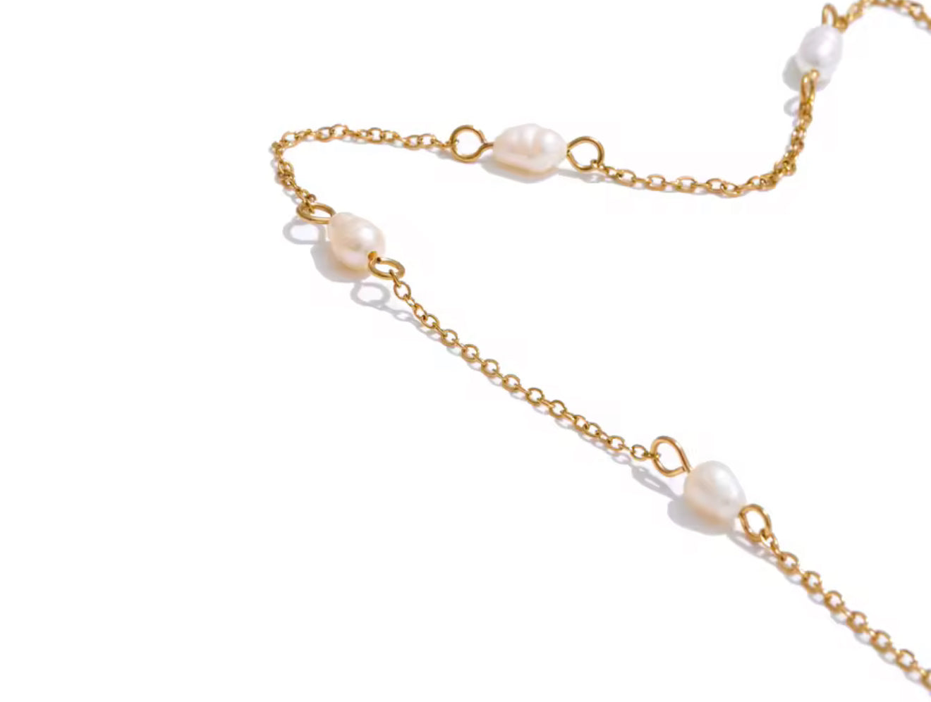 Dainty FreshWater pearl Necklace