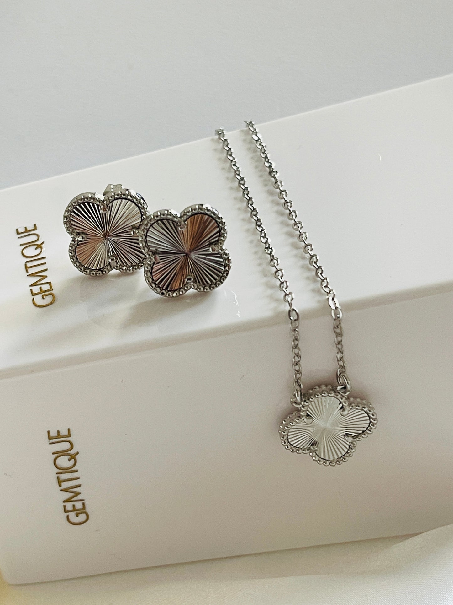 Silver clover flower necklace set