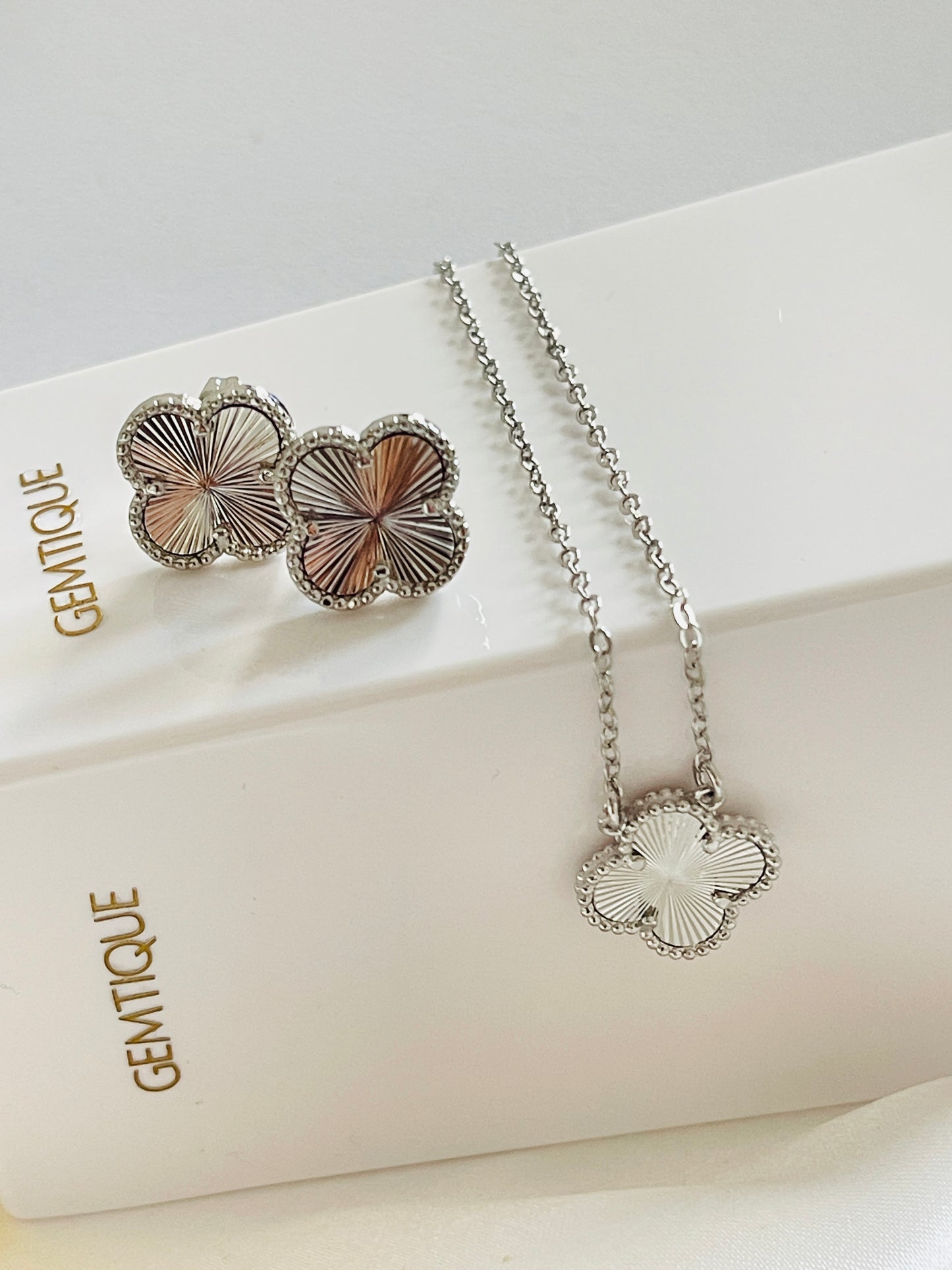 Silver clover flower necklace set