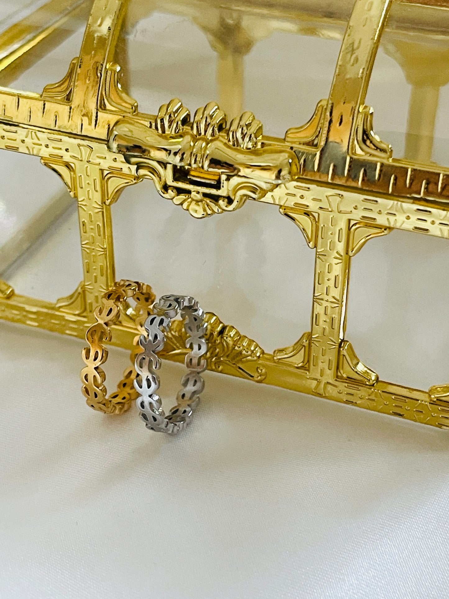 Dollar ring