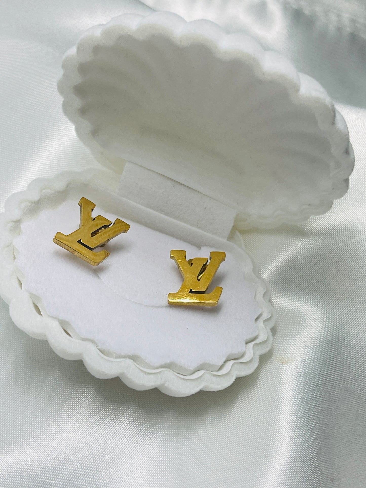 Lowee medium earrings sale