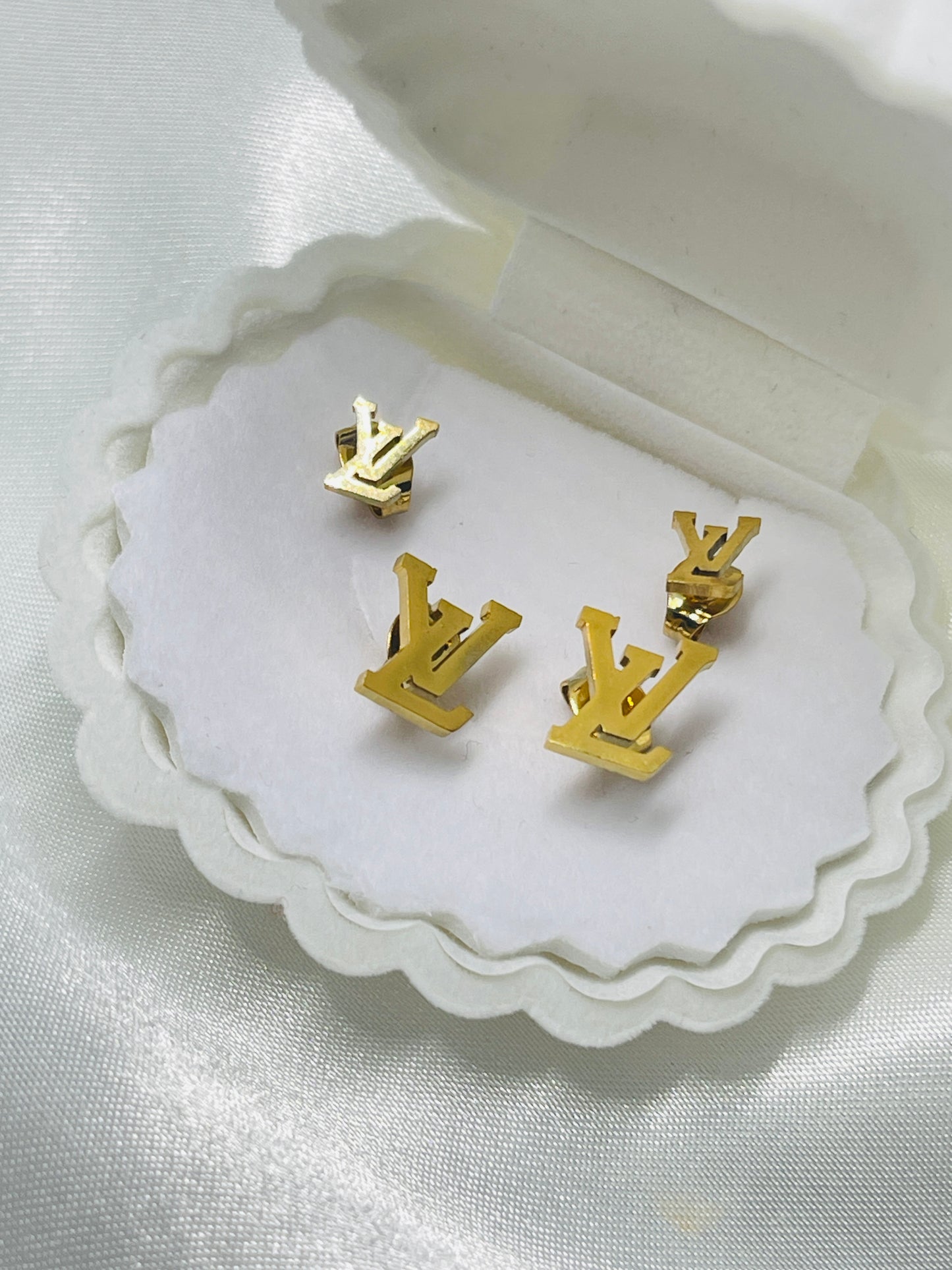 Lowee plain studs