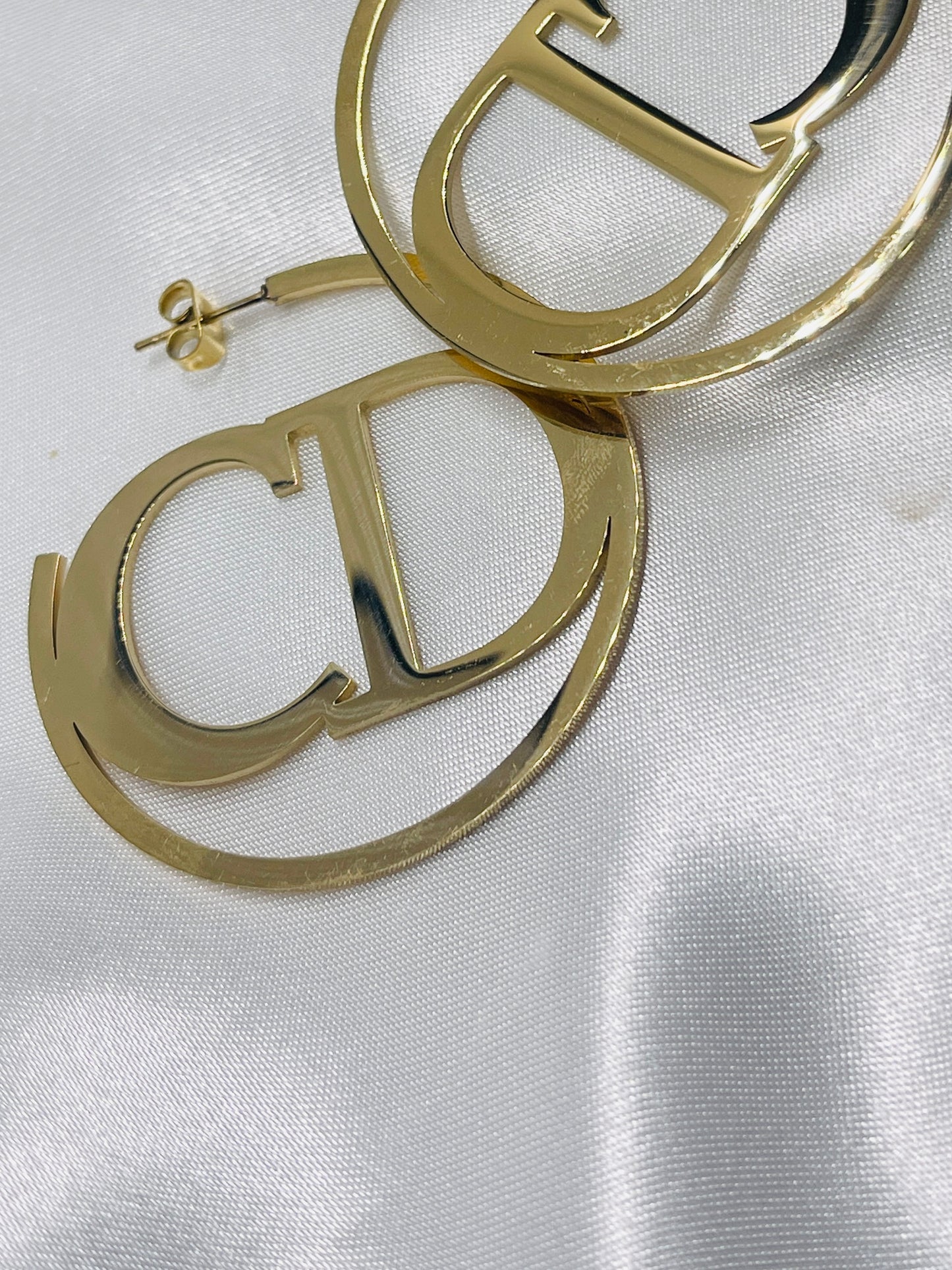 Dee hoops