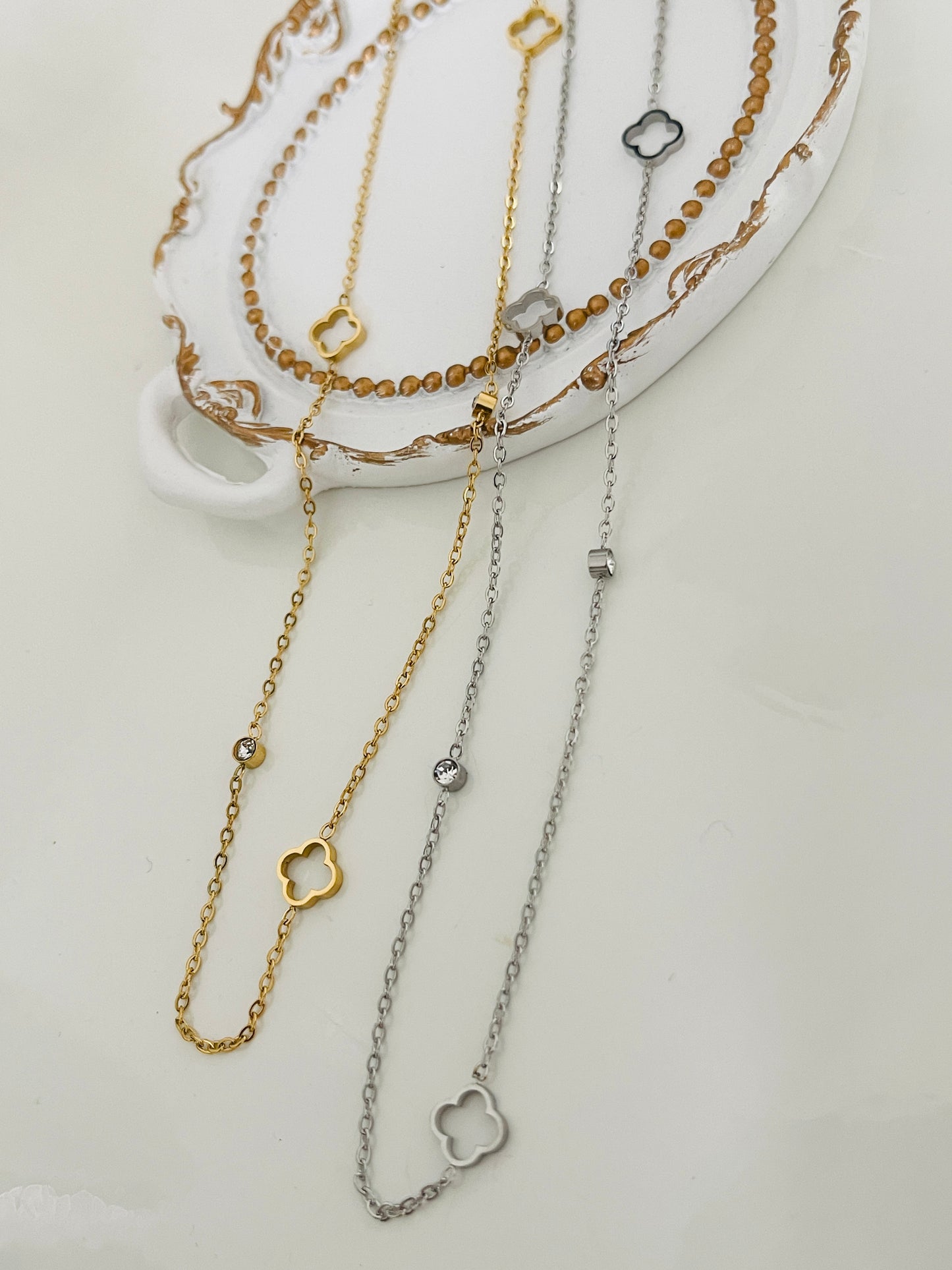 Custom mesh clover necklace