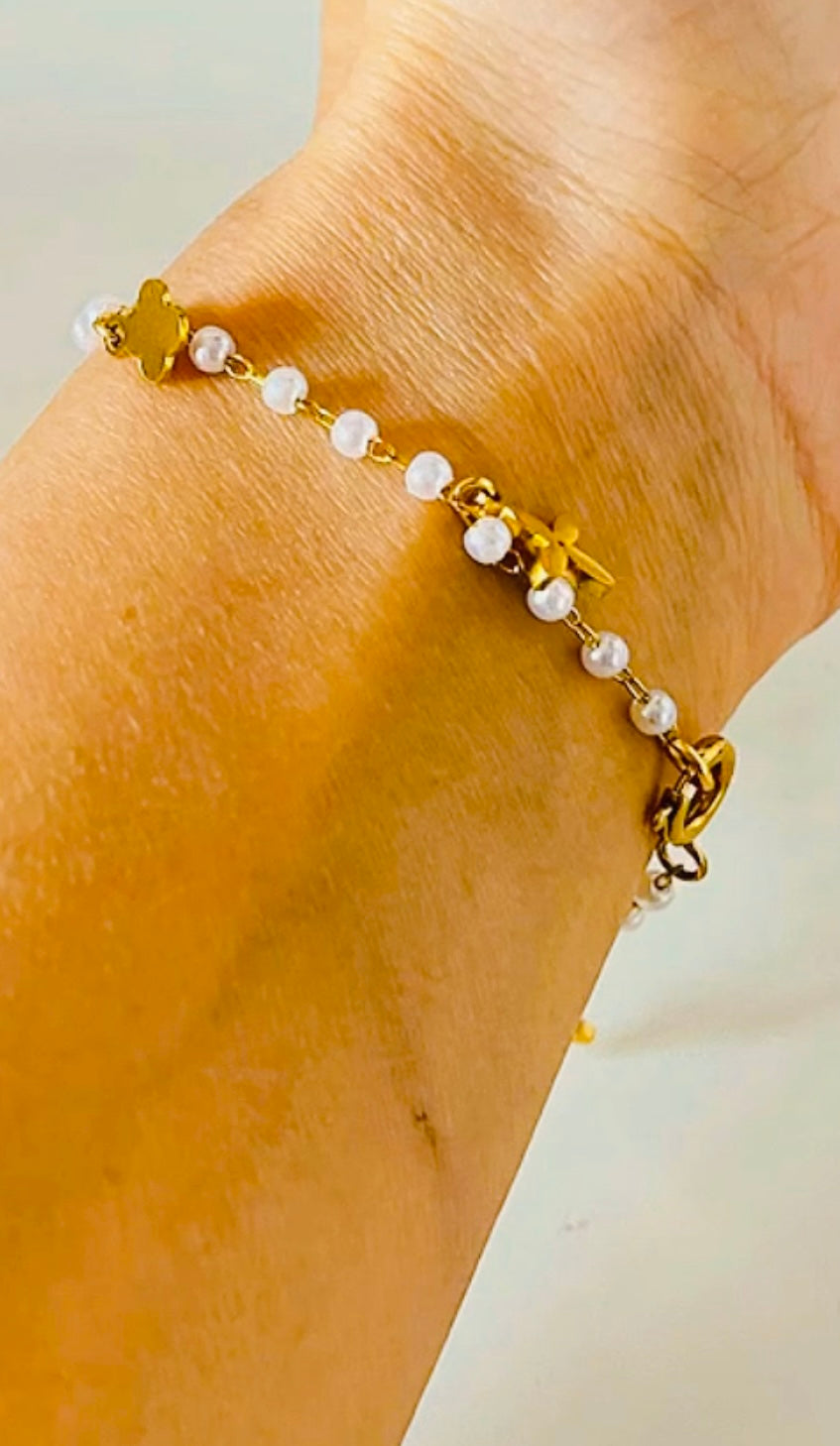 Pearl hand harness bracelet