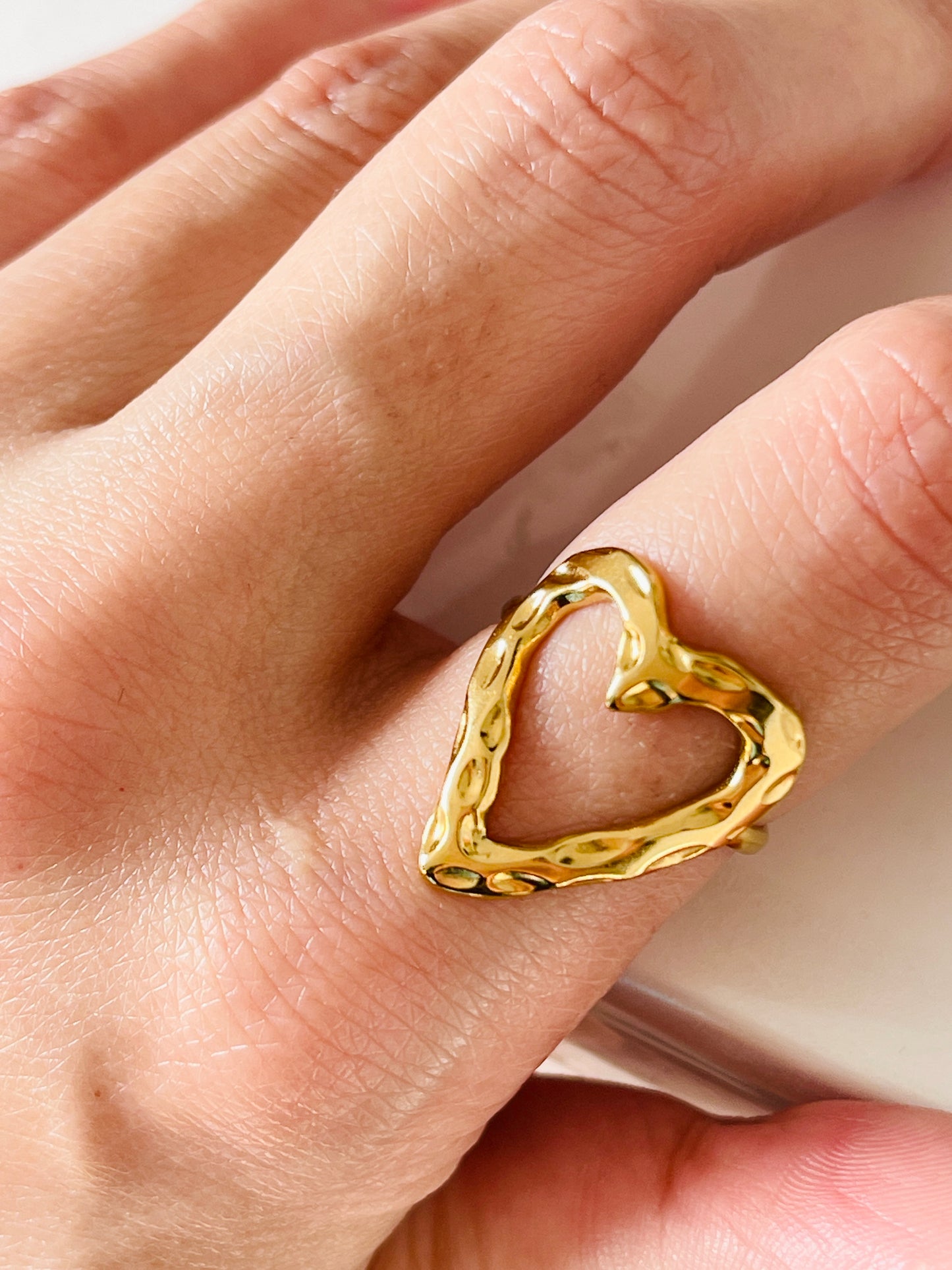 Hammered loveheart ring