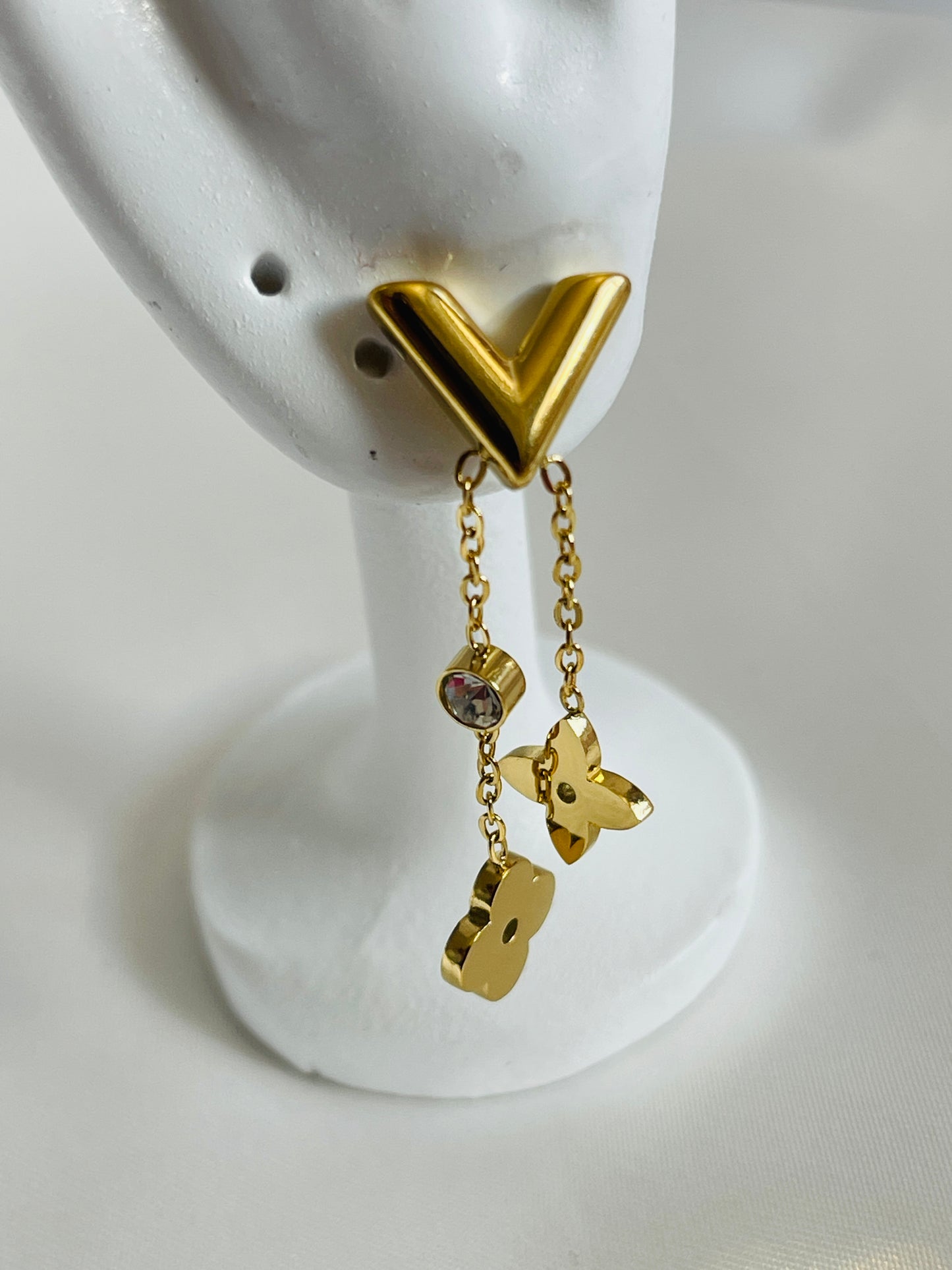 Dangling v earrings