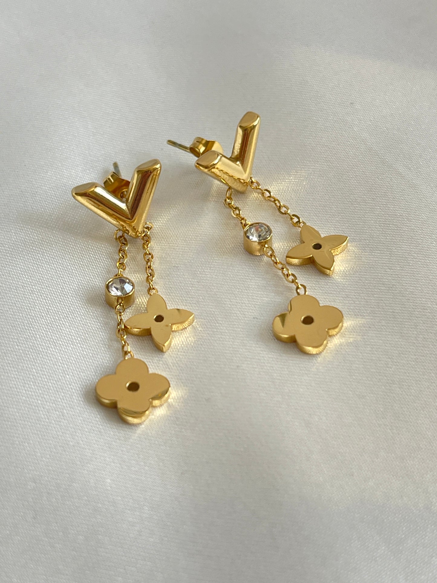 Dangling v earrings
