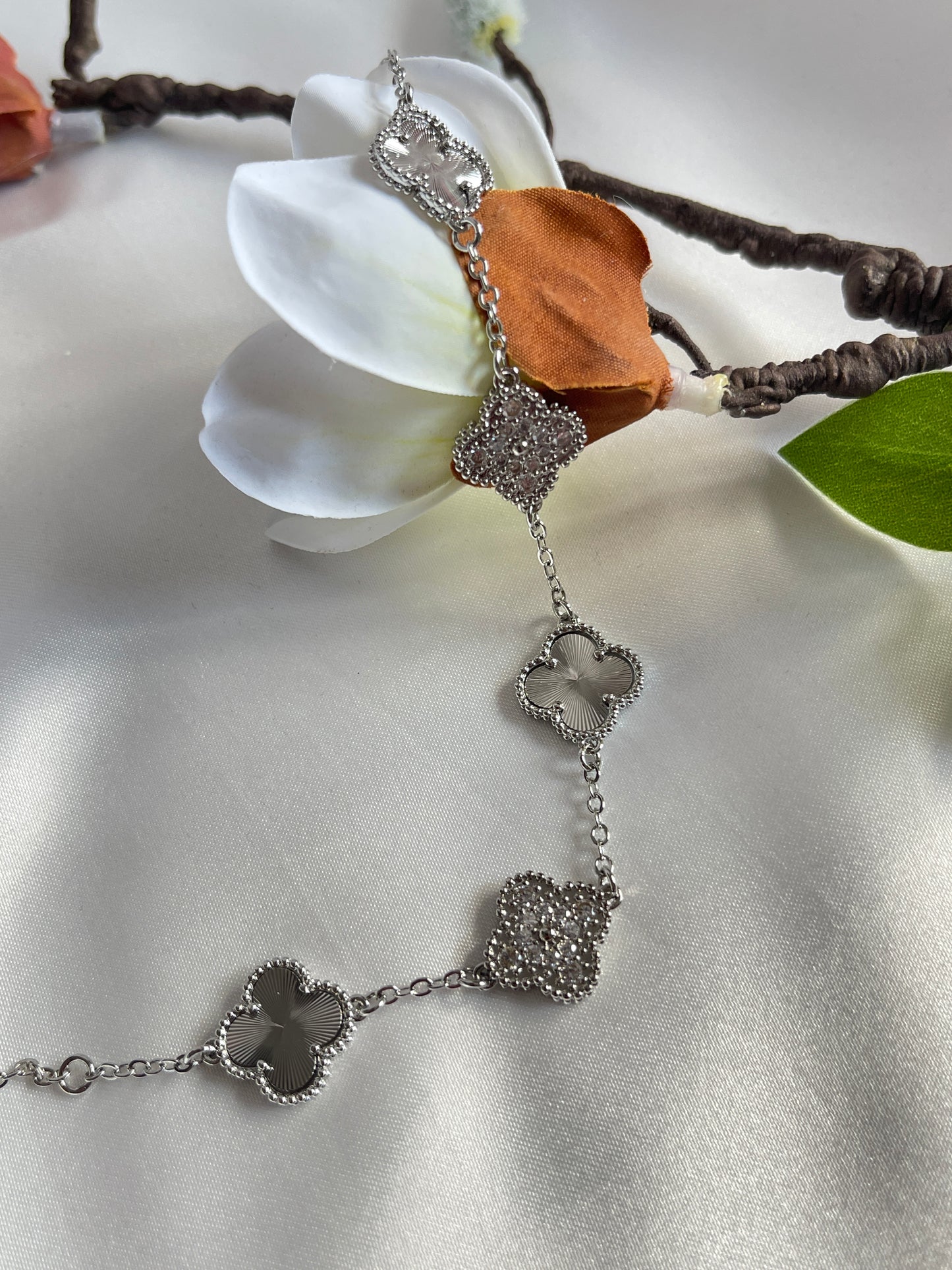 Clover bracelet with stones