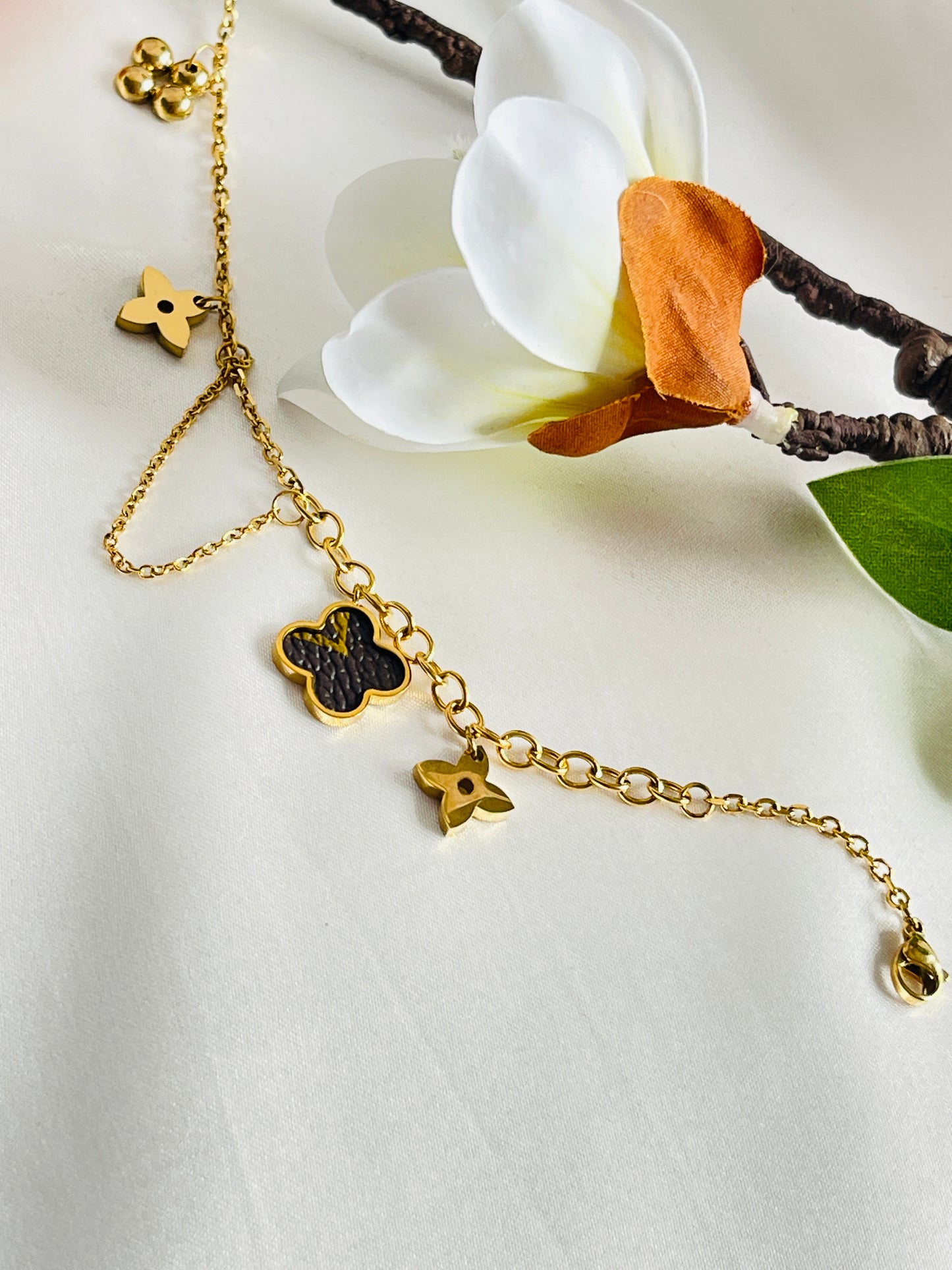 Charm flower bracelet