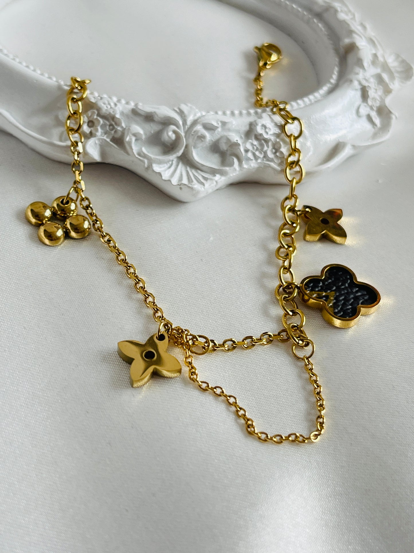 Charm flower bracelet