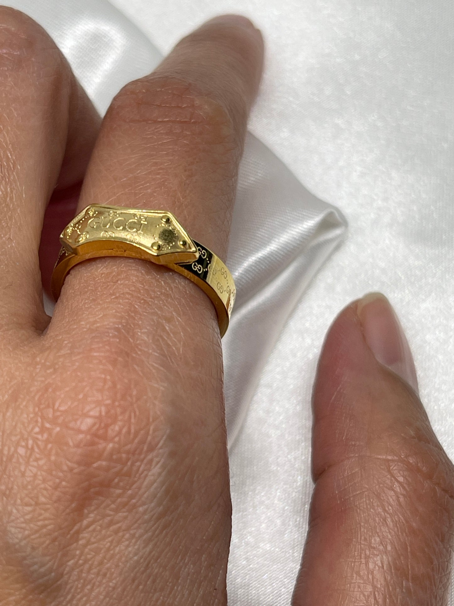 Geegee printed ring