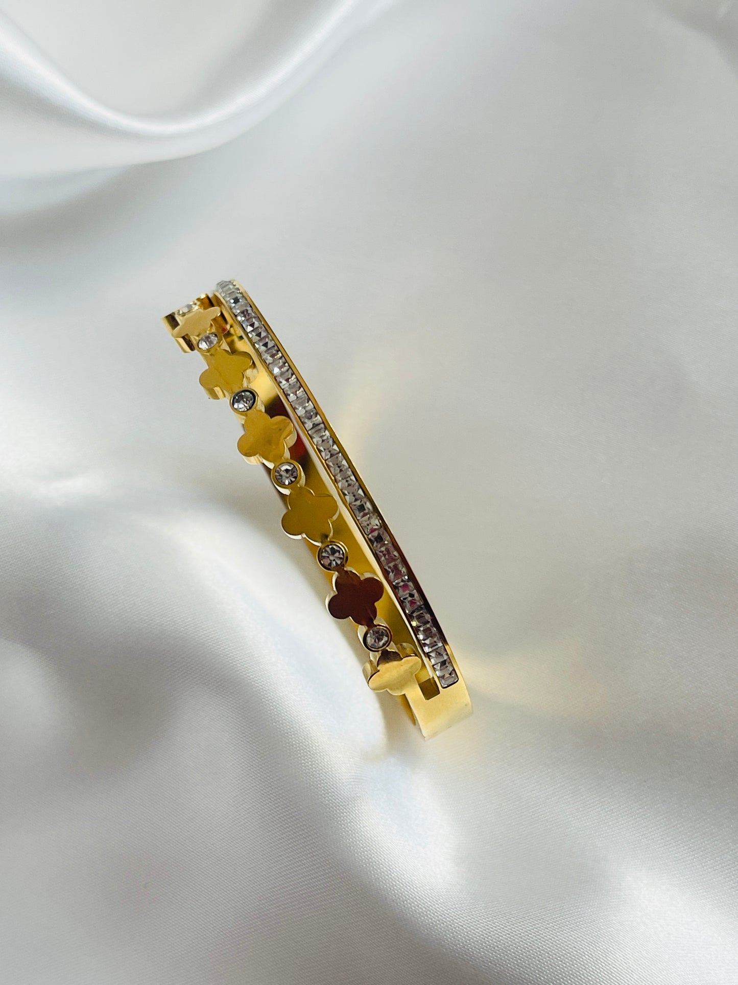 seven clove bangle
