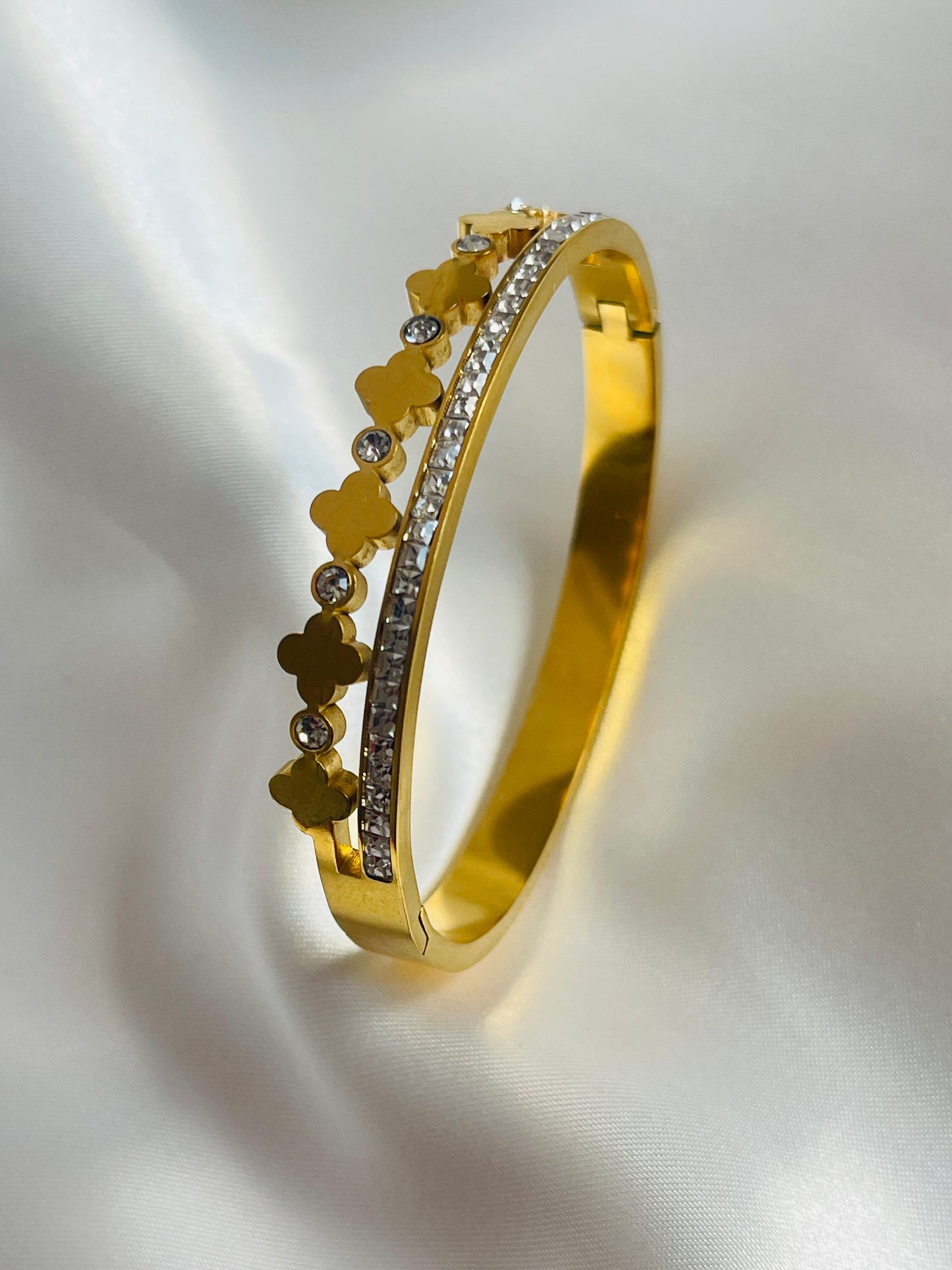seven clove bangle