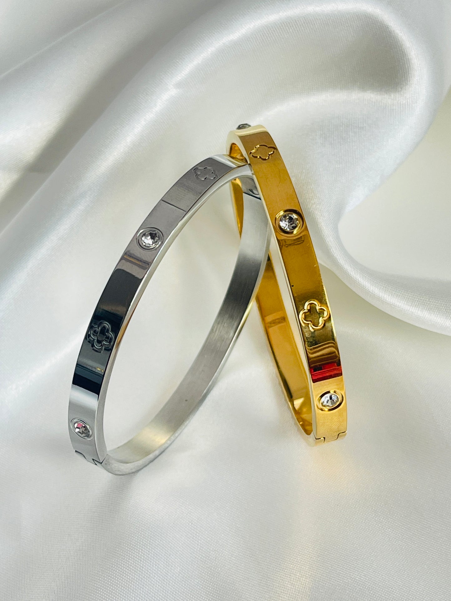 Flower CZ stone bangle