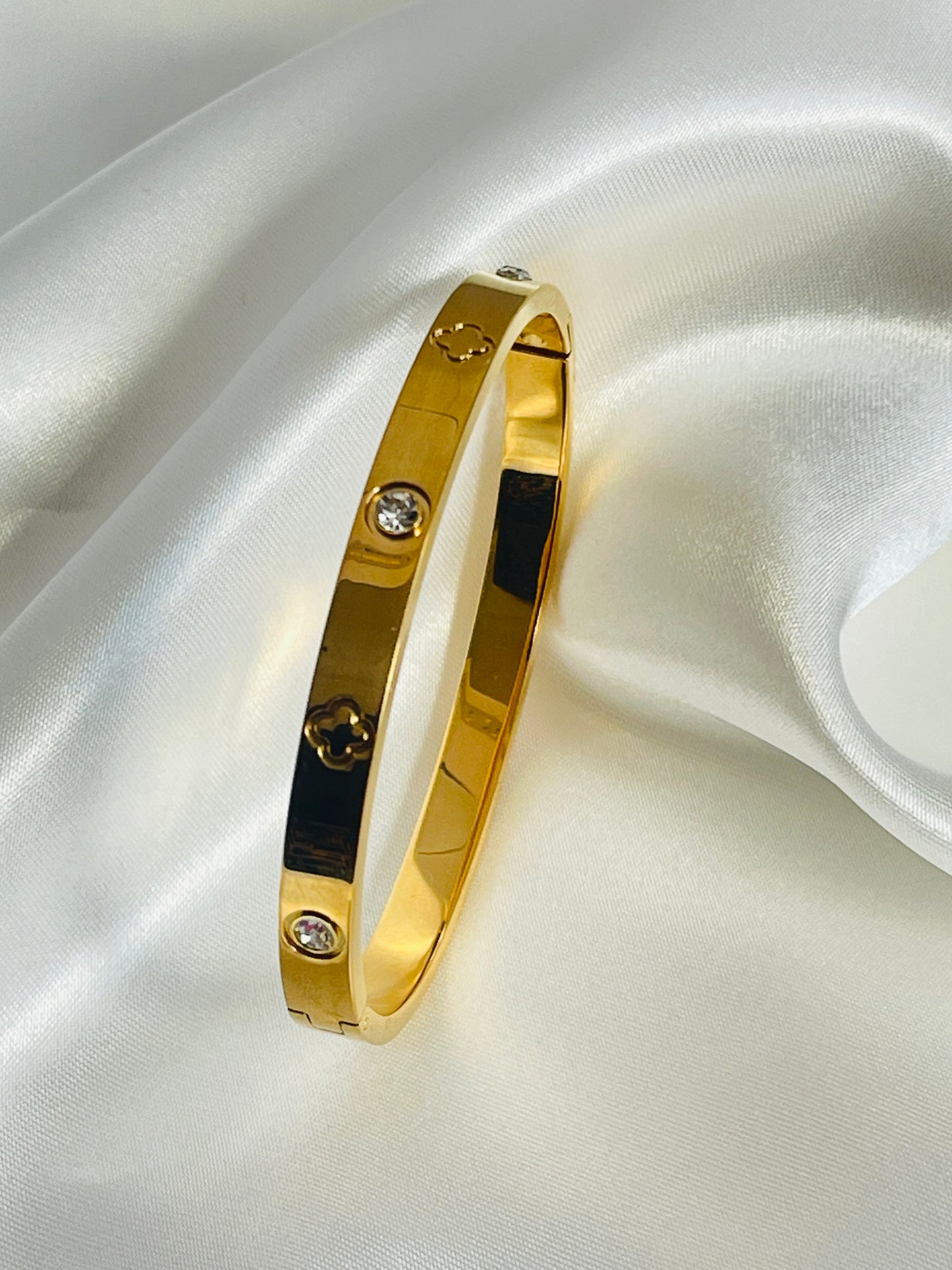 Flower CZ stone bangle