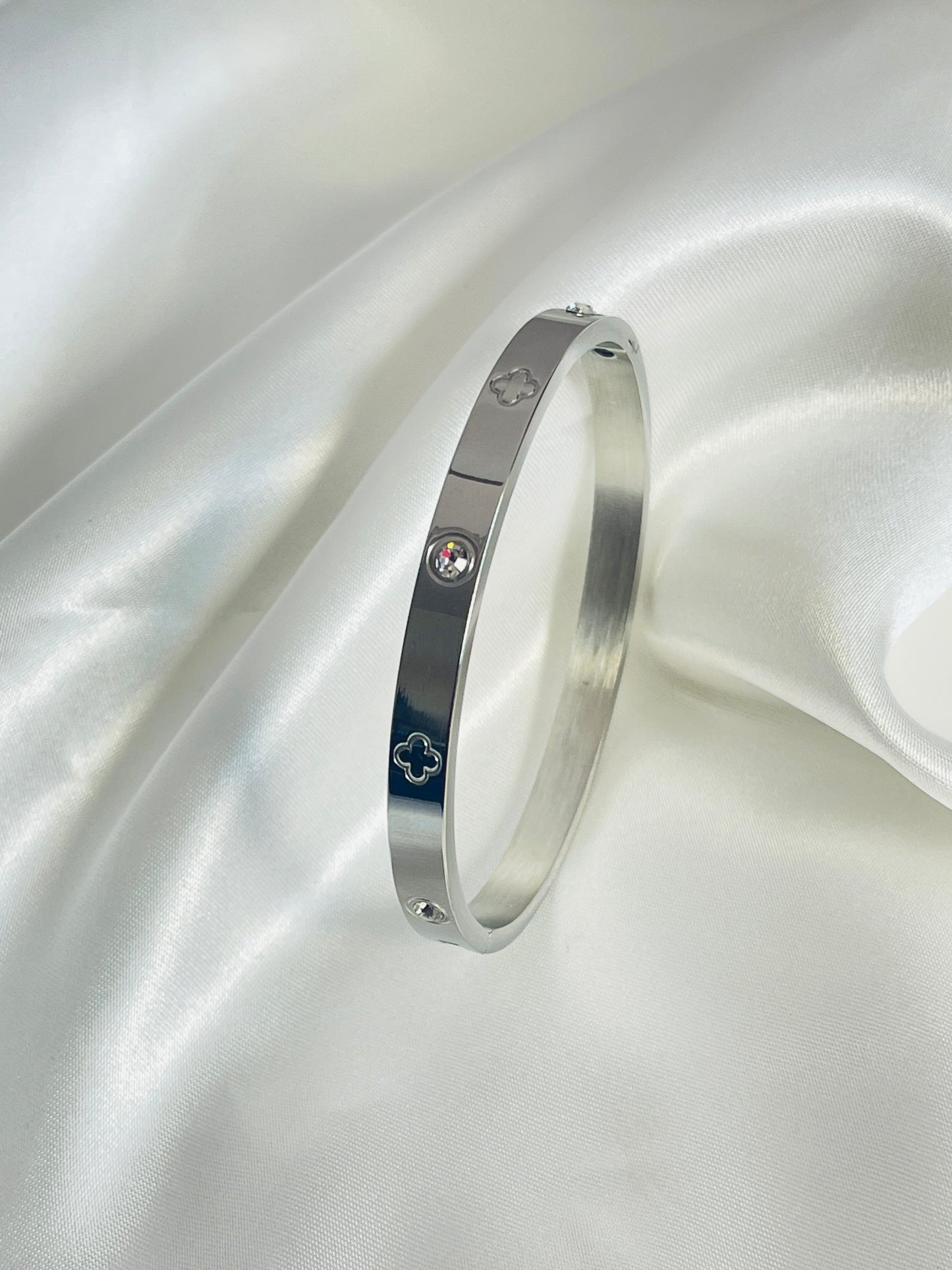 Flower CZ stone bangle