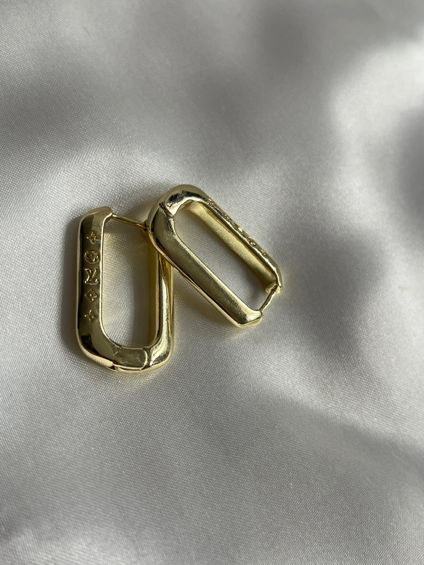 Lowee full gold hoops