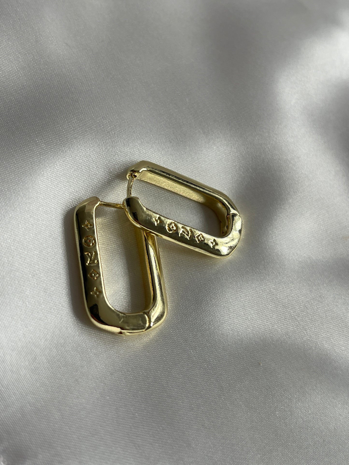 Lowee full gold hoops