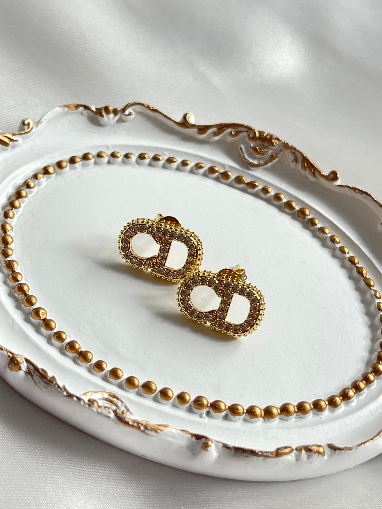 Dee stone studs