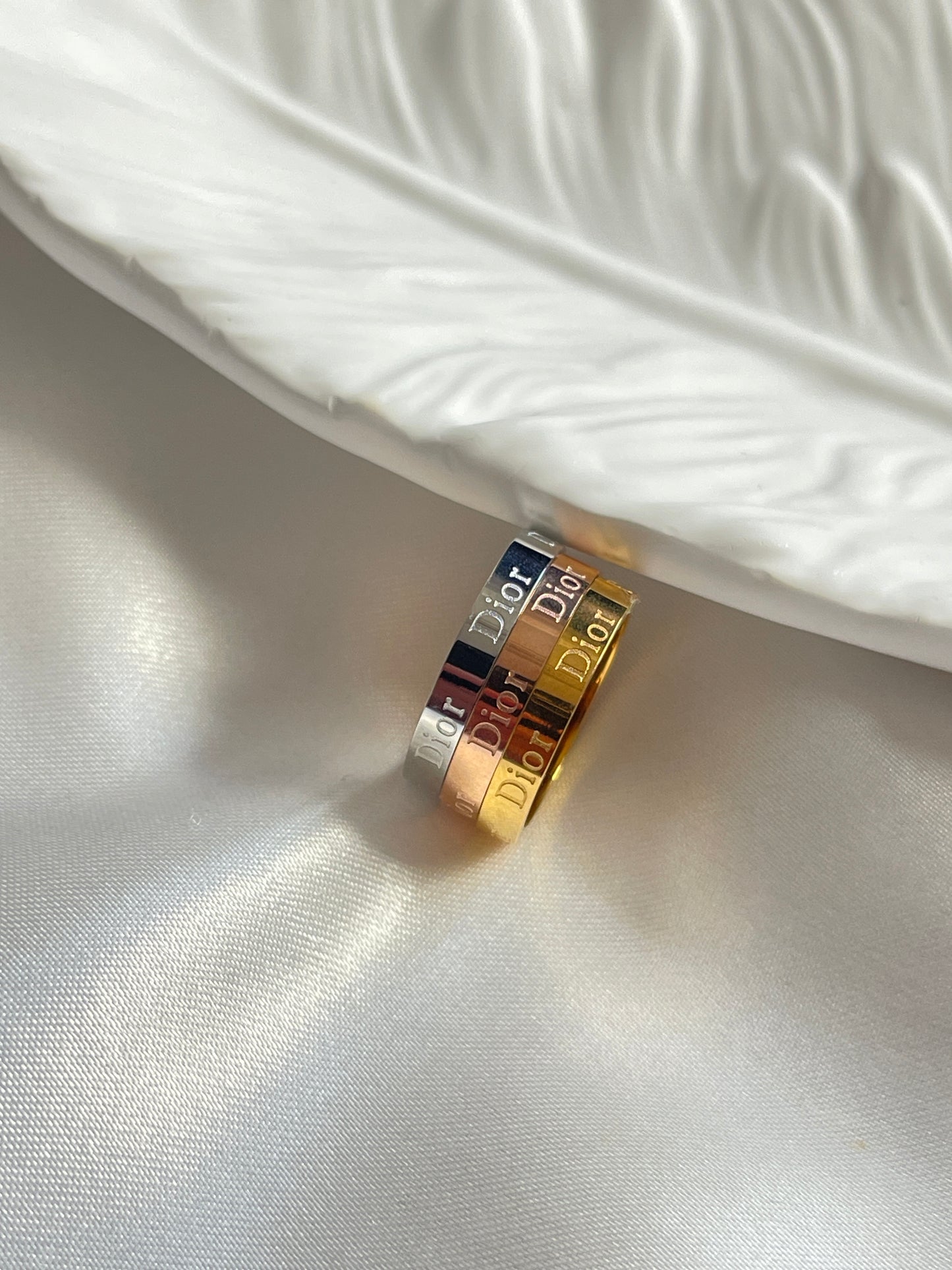 Dee set of three ring