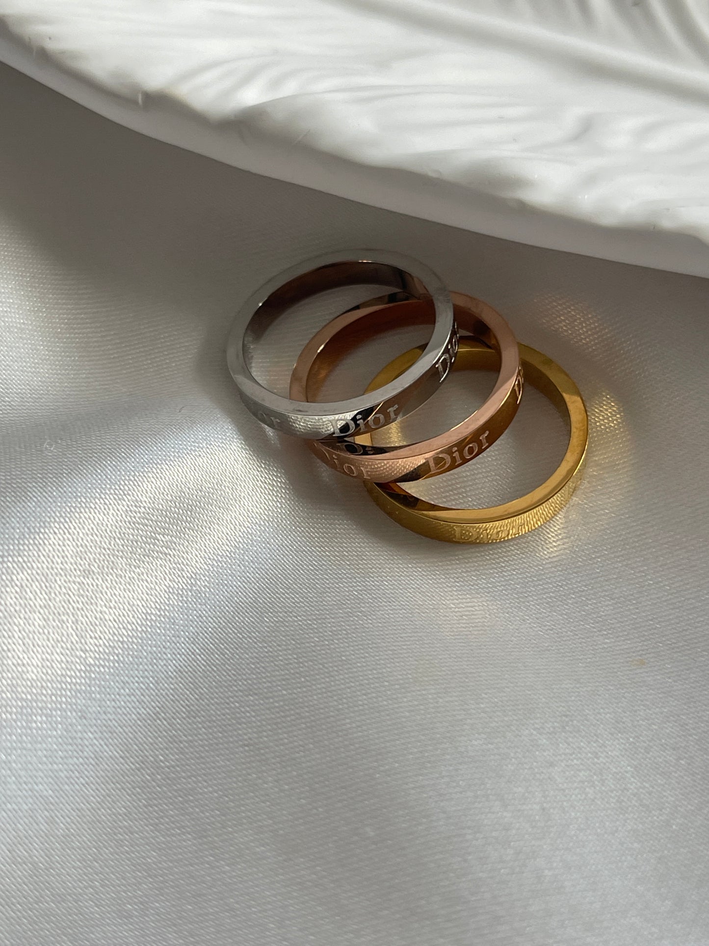 Dee set of three ring