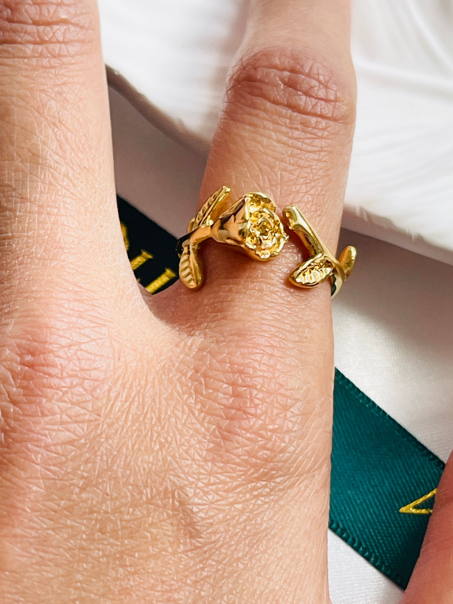 Twist rose full gold ring