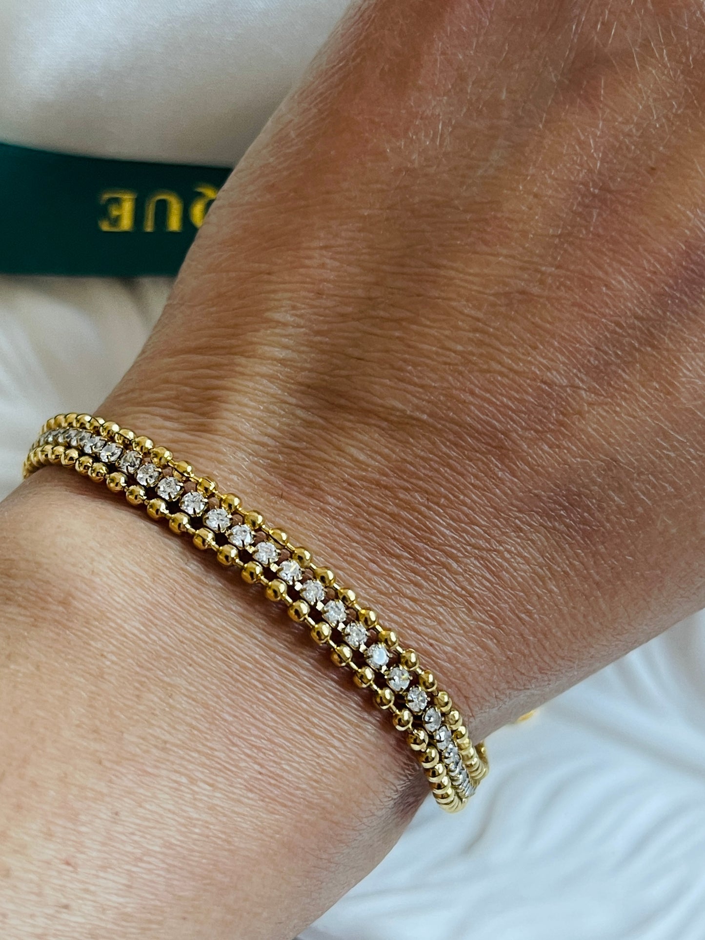 Elegant stone bracelet