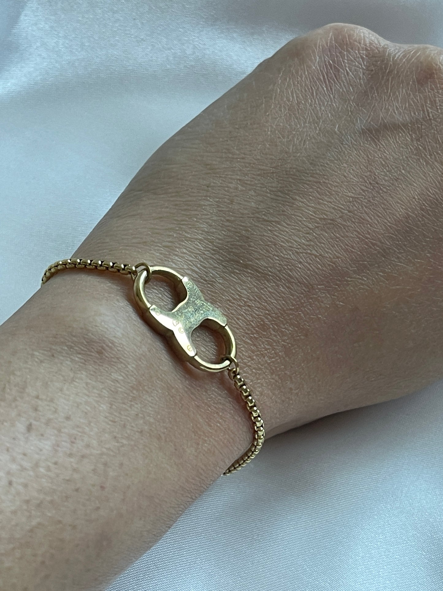 Adjustable bracelet