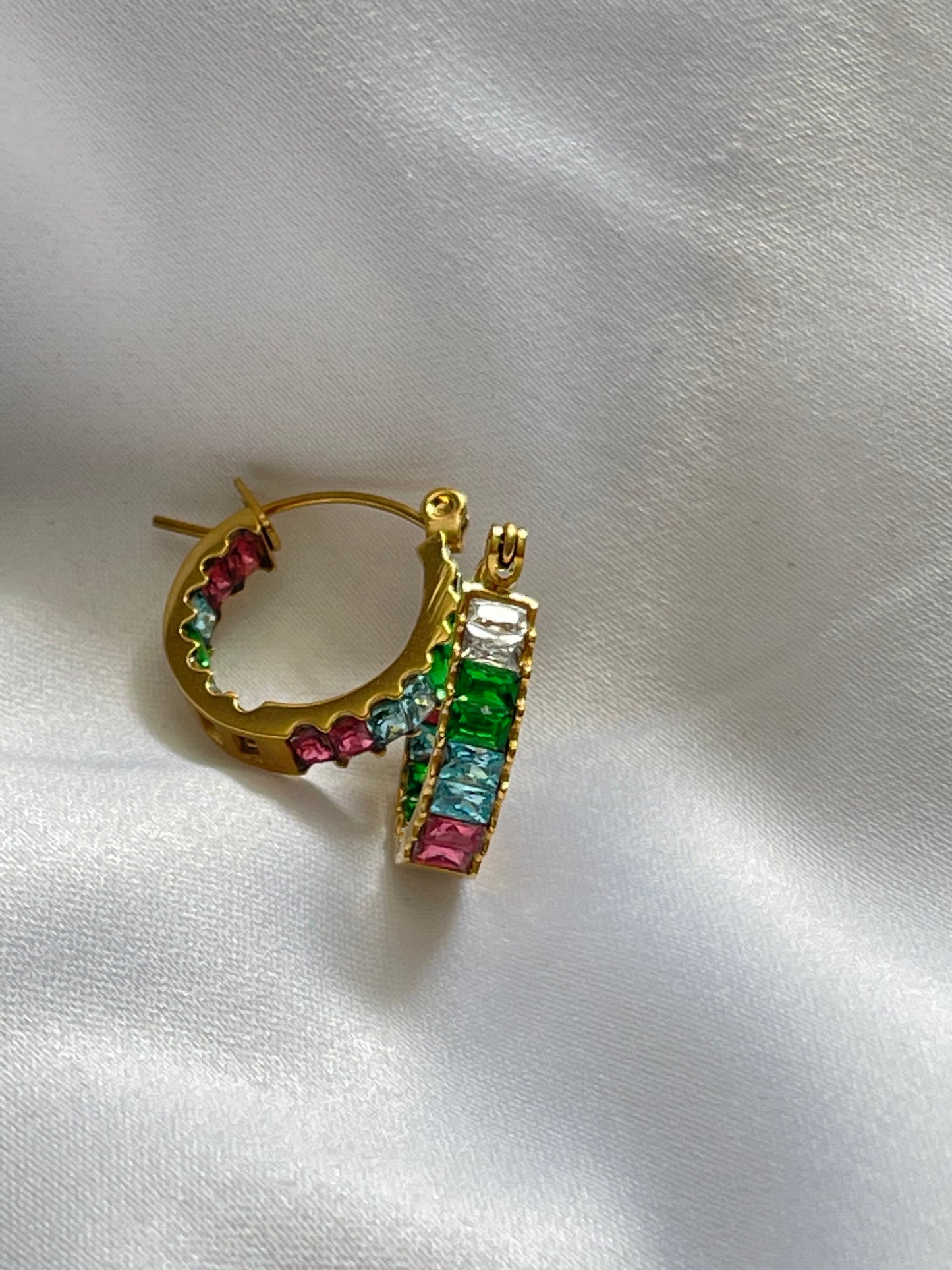 Multicoloured mini hoops