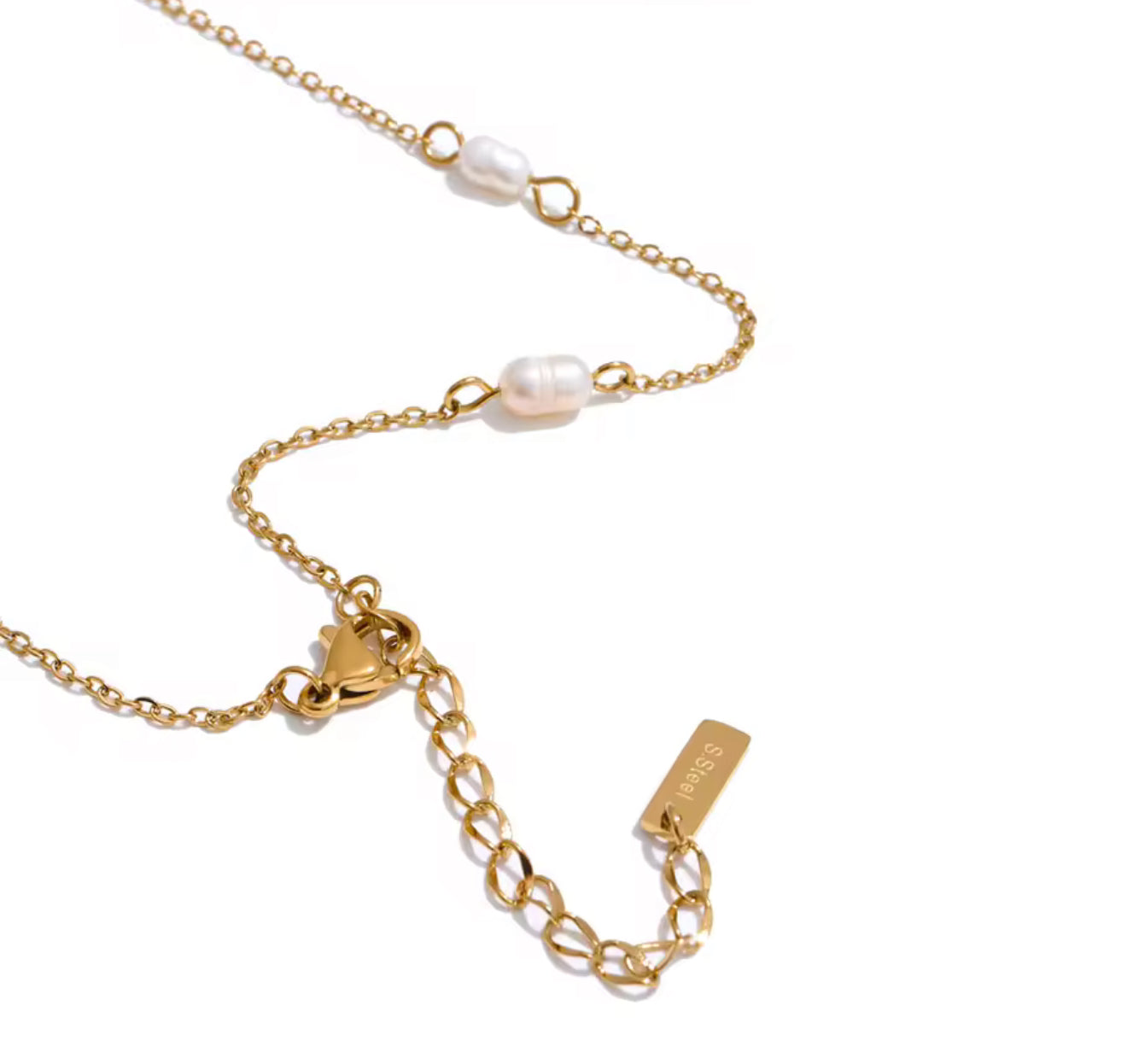 Dainty FreshWater pearl Necklace