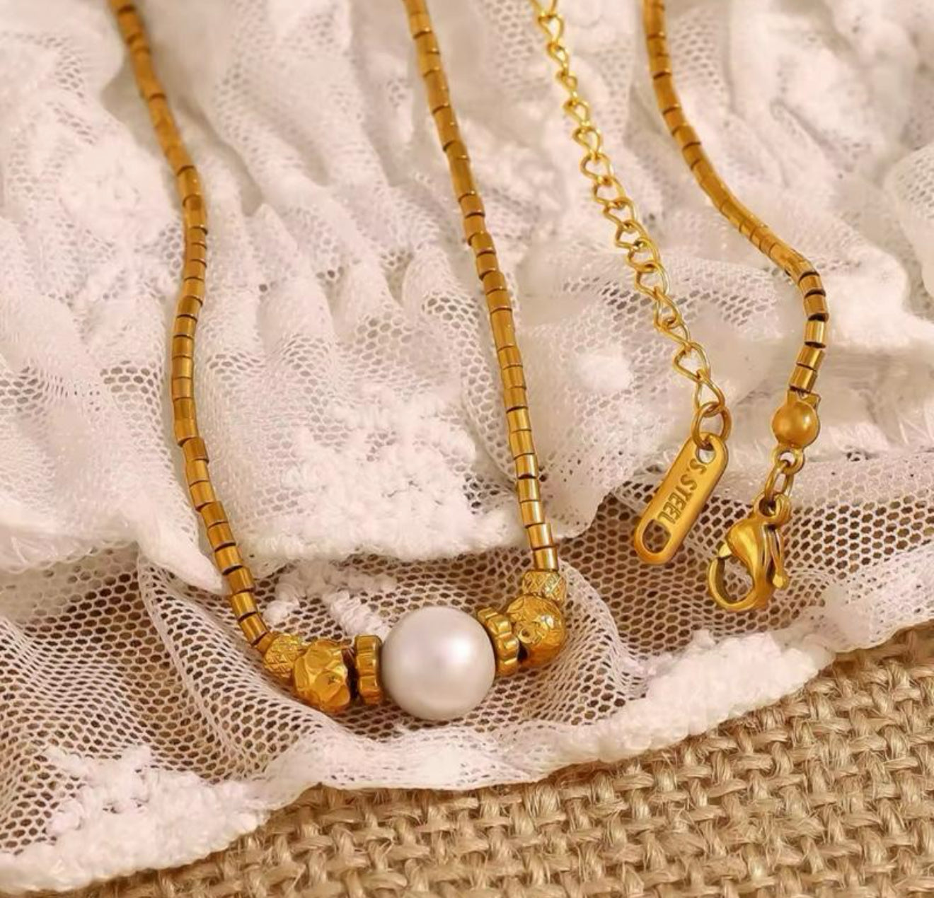 Unique pearl beaded necklace