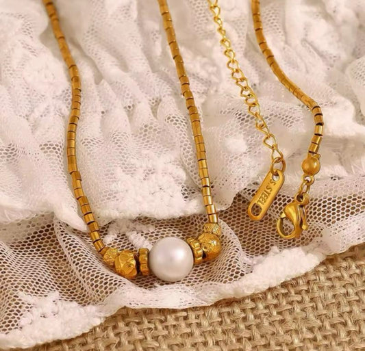 Unique pearl beaded necklace