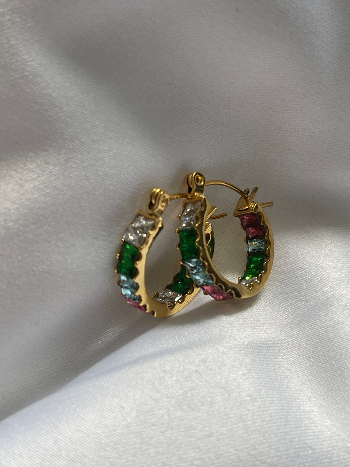 Multicoloured mini hoops