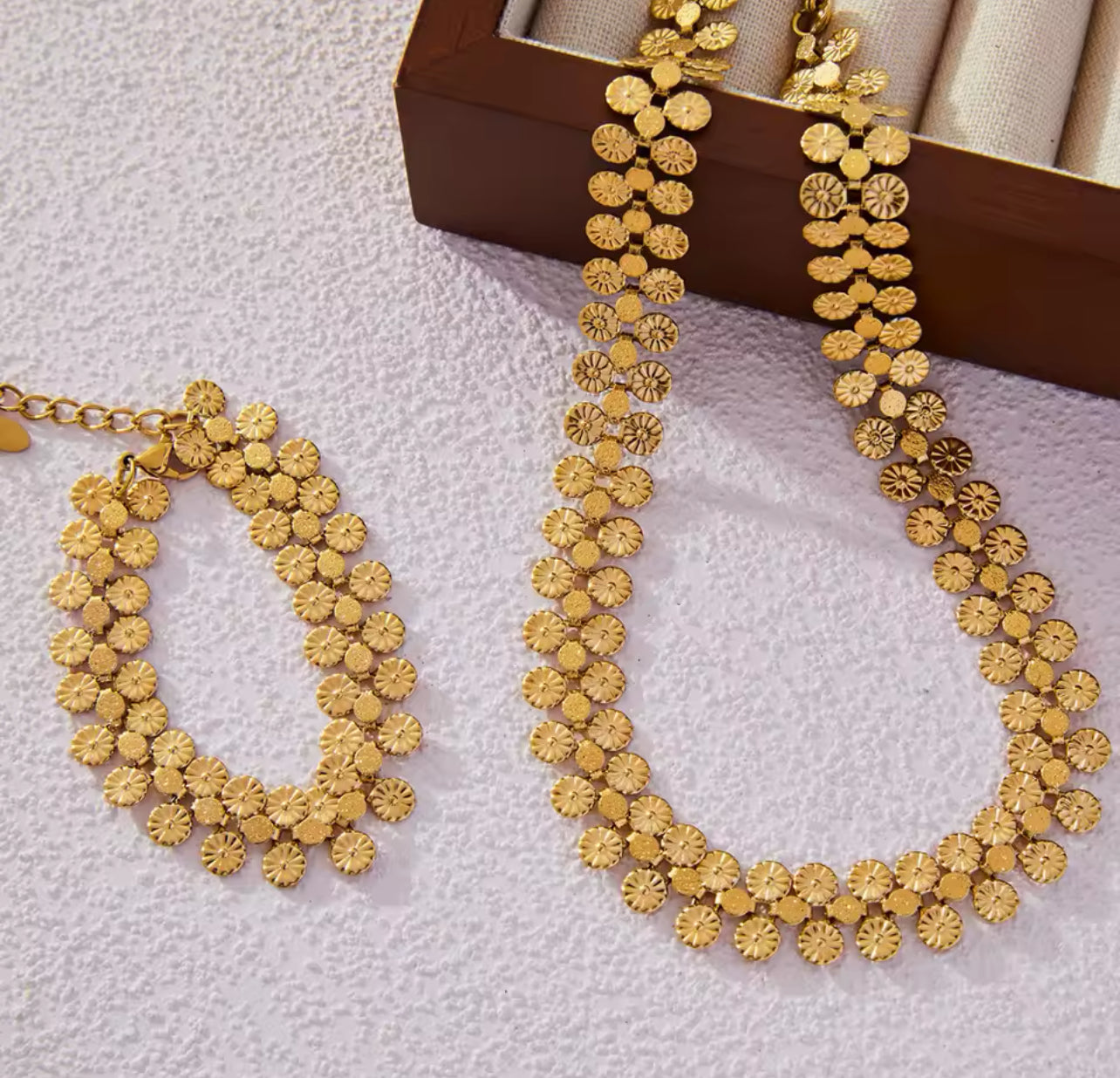 Floral Vintage Wide Necklace