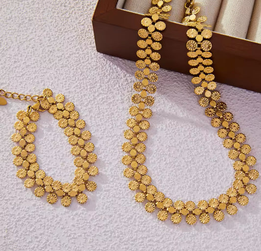 Floral Vintage Wide Necklace