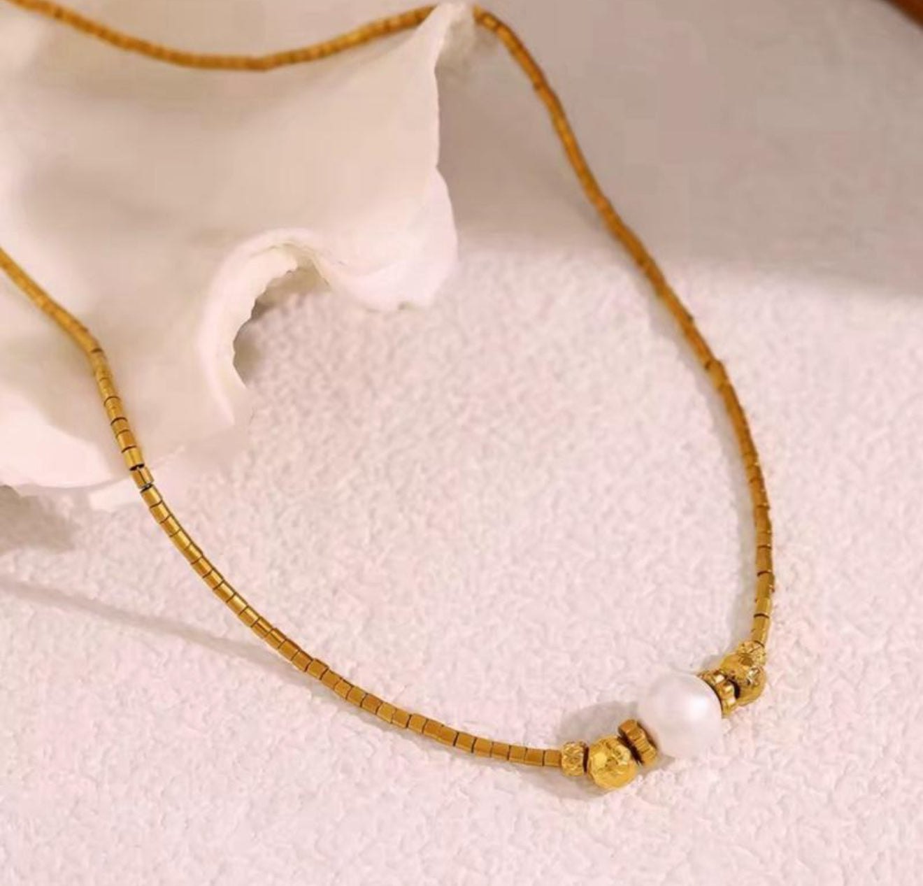 Unique pearl beaded necklace