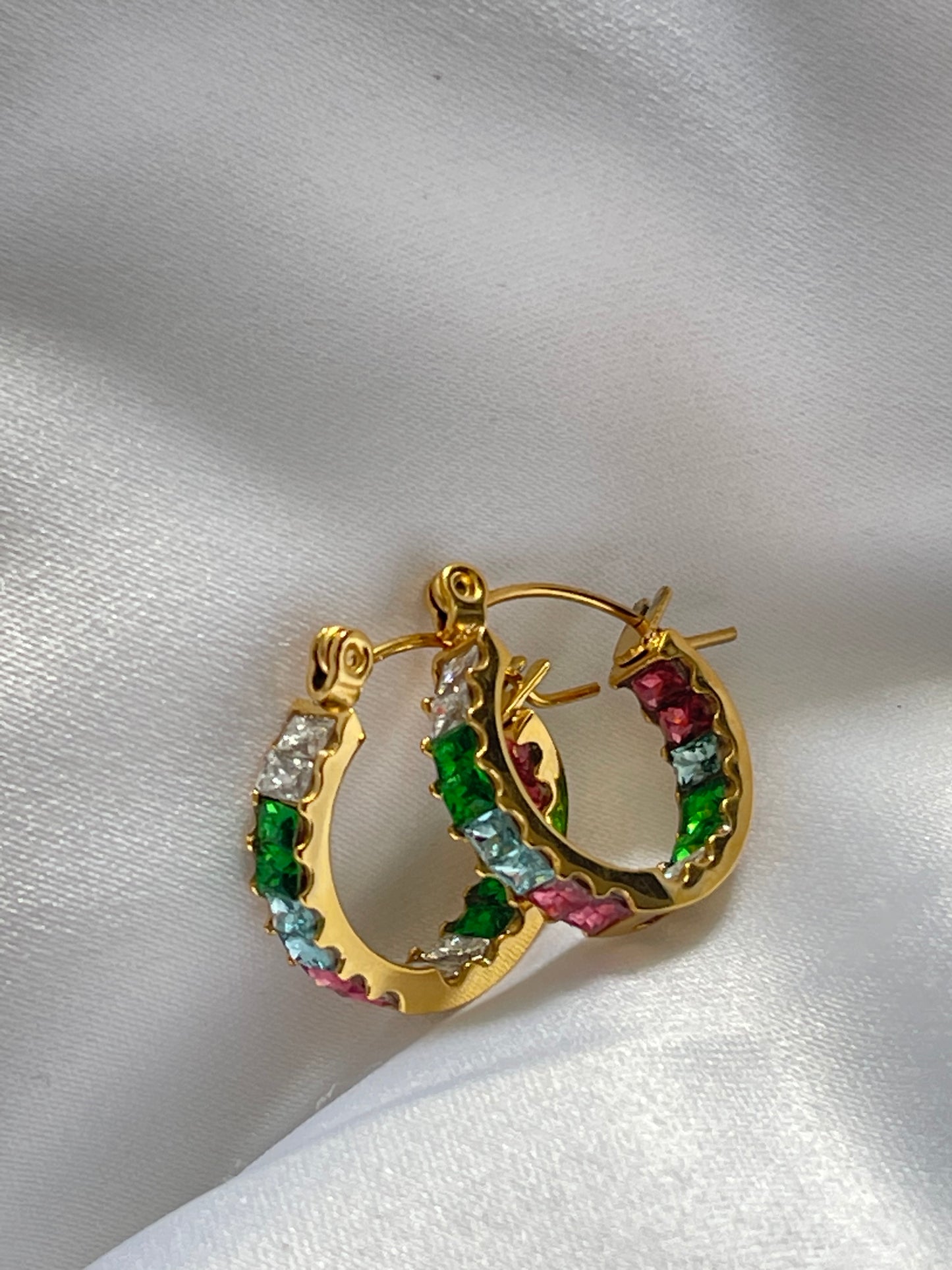 Multicoloured mini hoops