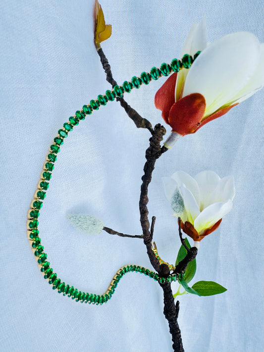 Oval green stone necklace