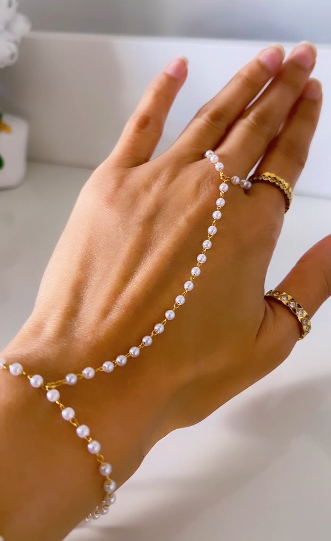 Pearl hand harness bracelet