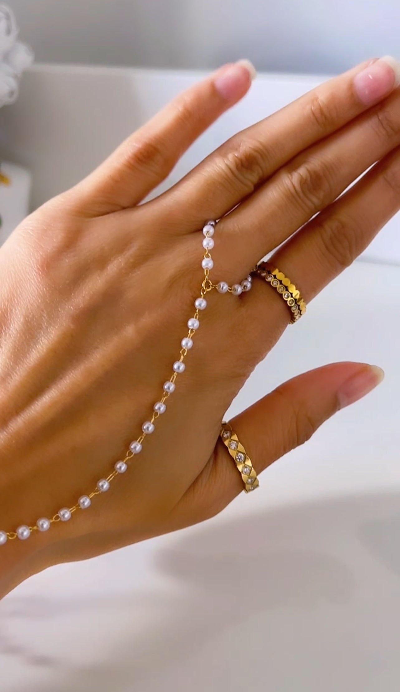 Pearl hand harness bracelet