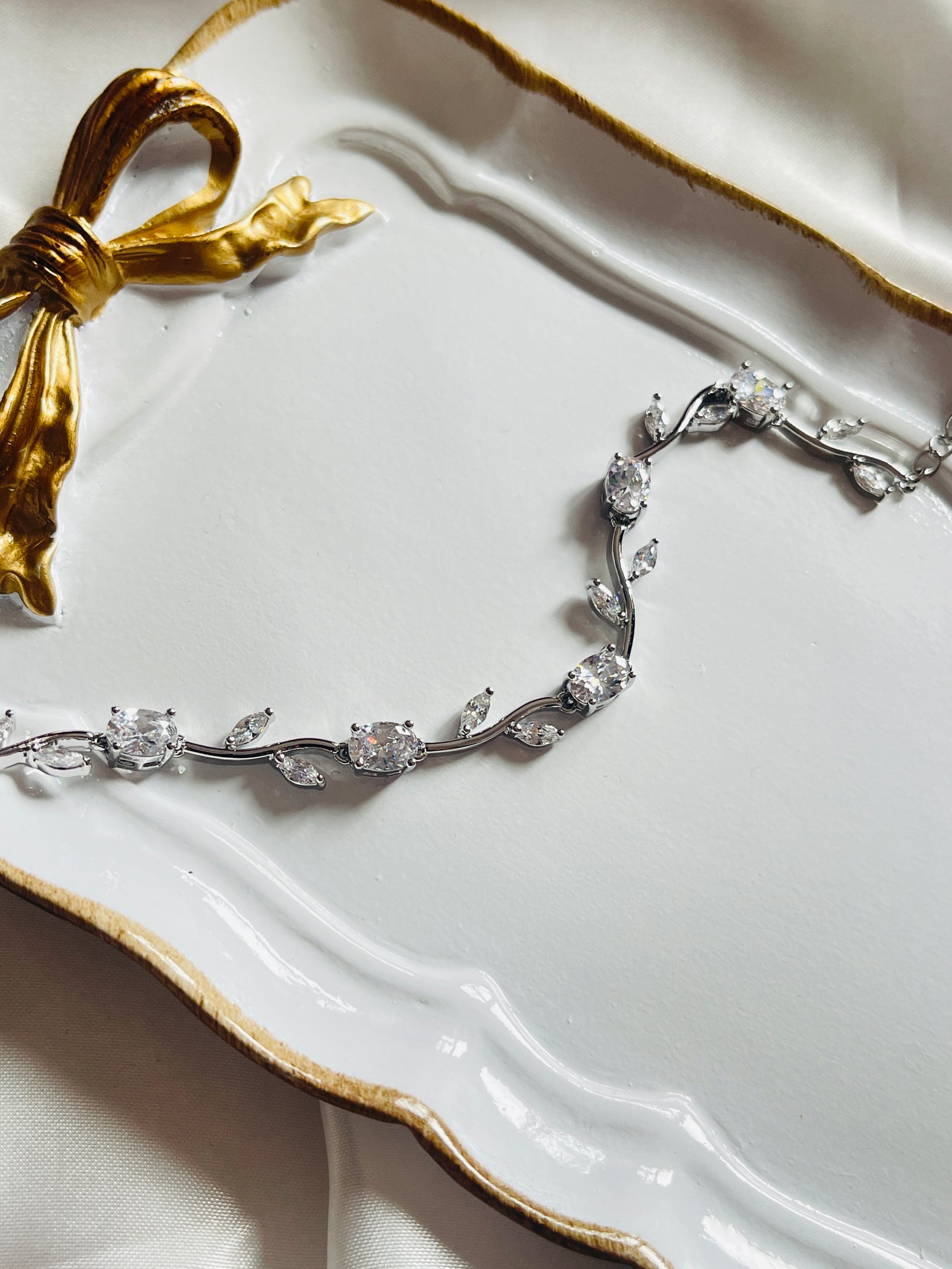 Elegant vine bracelet