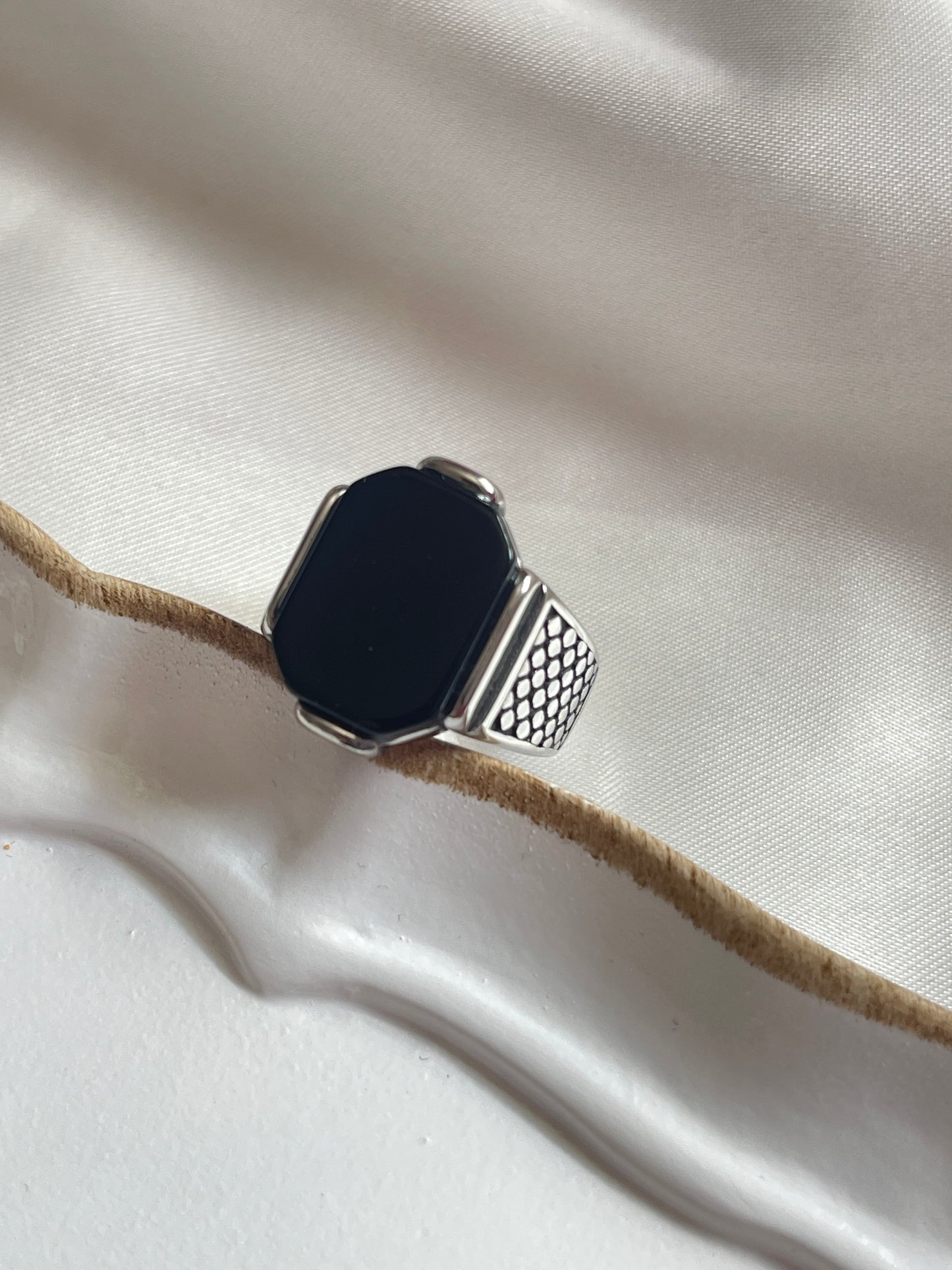 Men’s silver flat gem stone ring