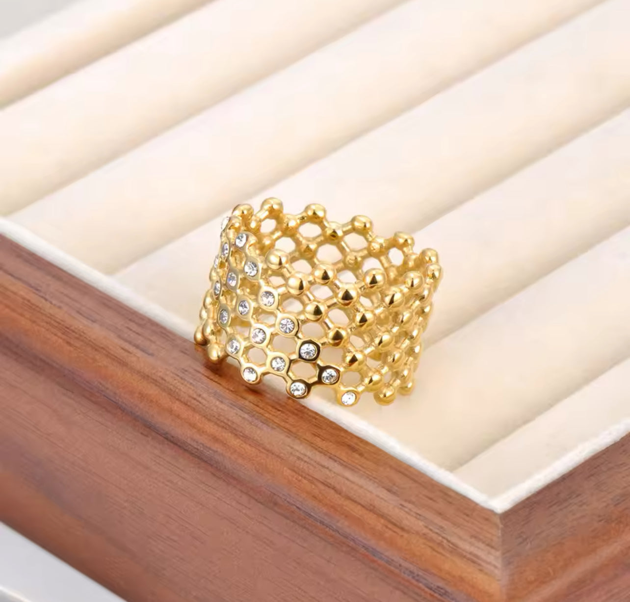 Mesh stone ring