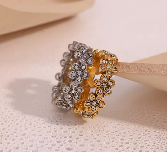 Daisy with stone ring